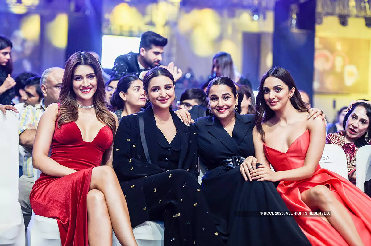 67th Wolf777news Filmfare Awards 2022: From Katrina-Vicky to Deepika-Ranveer, candid moments from the starry night